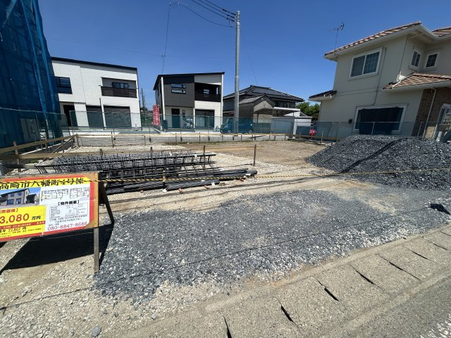 新築　高崎市八幡町 全5区画　4号棟の駐車場|現地写真　駐車スペースは建物南側に並列2台分可能です！