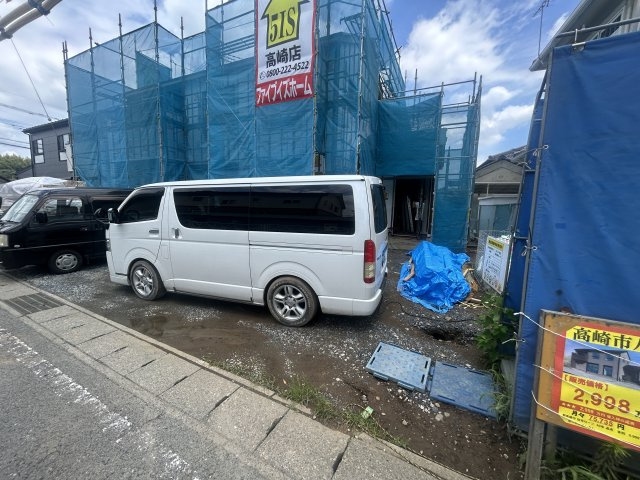 新築　高崎市八幡町 全5区画　4号棟の駐車場|現地写真　駐車スペースは建物南側に並列2台分可能です！