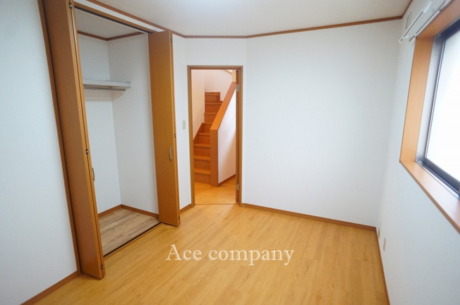 【子供部屋】 | 八尾市小畑町1丁目 | 【1階：洋室5.7帖】クローゼット完備です♪