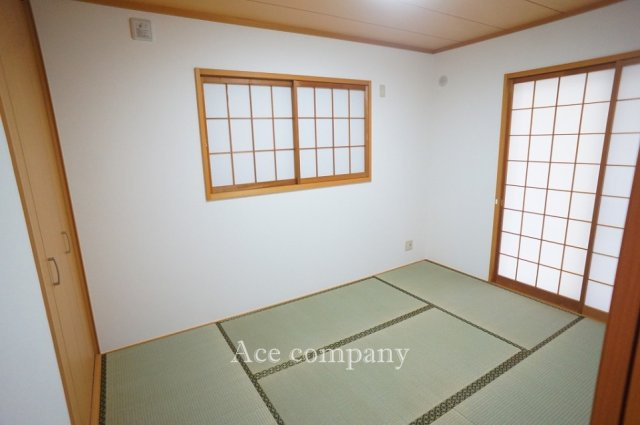 【寝室】 | 八尾市小畑町1丁目 | 【1階：和室6帖】畳新調、障子貼替え済みです☆