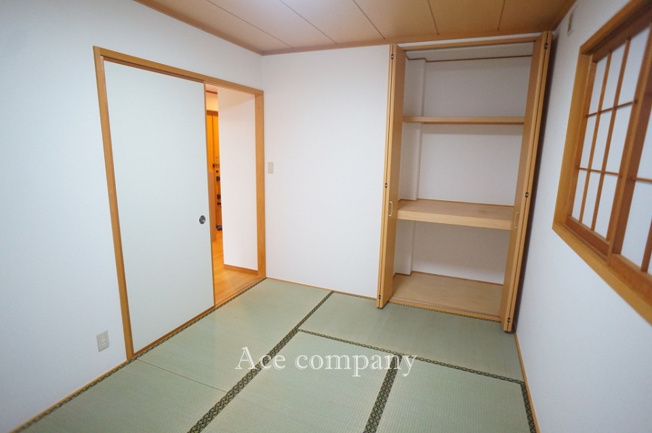 【寝室】 | 八尾市小畑町1丁目 | 【1階：和室6帖】押し入れ完備です♪