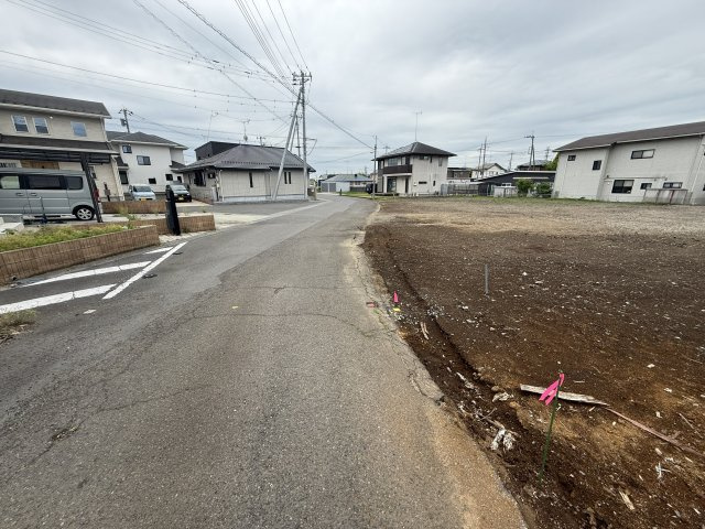 小山市大字西黒田　分譲地の前面道路含む現地写真