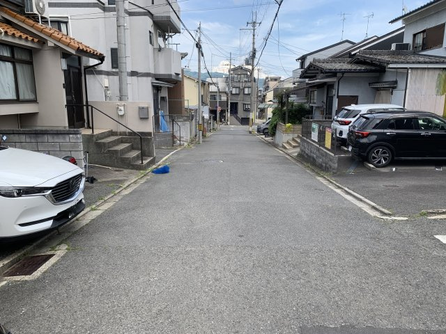京都市北区紫竹牛若町　中古一戸建の前面道路含む現地写真