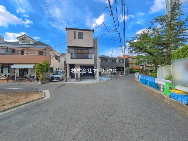 板橋区相生町　ZEH水準　ゆとり快適住宅　全2棟の前面道路含む現地写真