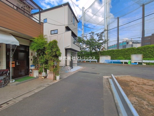 板橋区相生町　ZEH水準　ゆとり快適住宅　全2棟の前面道路含む現地写真