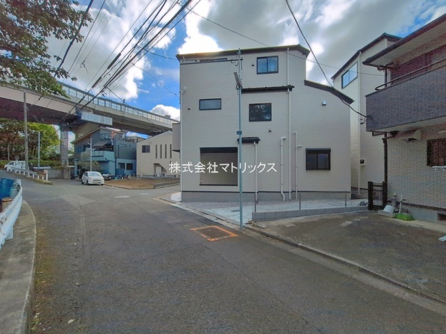 板橋区相生町　ZEH水準　ゆとり快適住宅　全2棟の前面道路含む現地写真