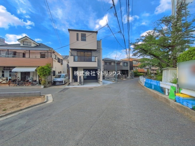 板橋区相生町　ZEH水準　ゆとり快適住宅　全2棟の前面道路含む現地写真