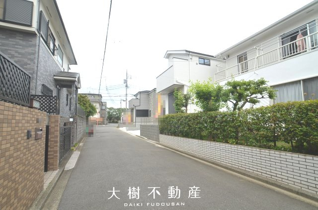 【前面道路含む現地写真】 | 綾瀬市綾西3丁目　新築戸建て　全２棟【仲介手数料無料】