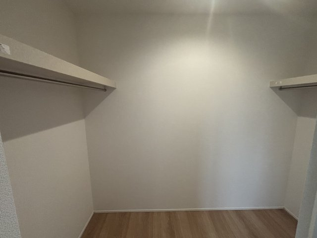 GRAFARE瀬戸市高根3期｜名古屋市の戸建ならホームアップの収納|ご夫婦の衣類をまとめて収納できる頼もしい大容量WIC