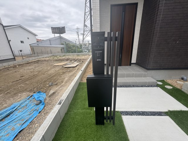GRAFARE瀬戸市高根3期｜名古屋市の戸建ならホームアップのセキュリティ|突然の来客やしつこい訪問営業もしっかりチェック。ドアを開ける前に相手を確認できるので、セキュリティ面でも心強い味方です。