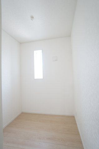 クレイドルガーデン常滑市　常滑市保示町第２　２号棟の洋室|2階7.5帖洋室には2帖のテレワークルームがあり在宅ワークで快適にお使いいただけます。