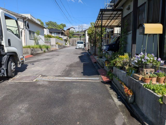 クレイドルガーデン常滑市　常滑市保示町第２　２号棟の前面道路含む現地写真|●○前面道路○●