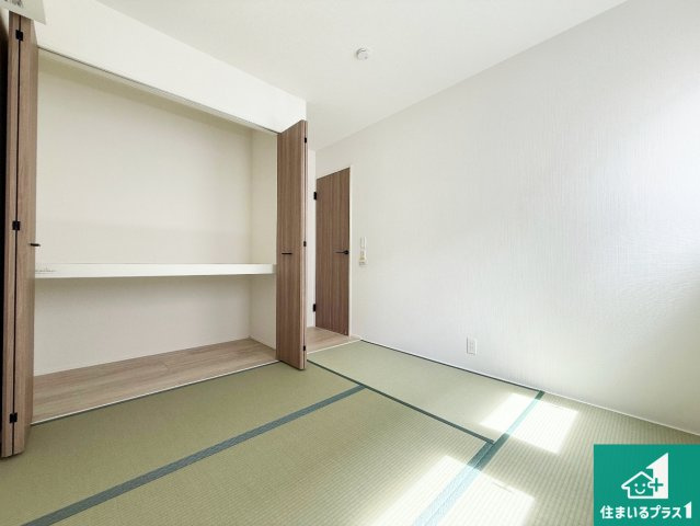 3(土)4(日)現地説明会！◆大阪狭山市西山台　第1期　新築一戸建ての和室|一室あると便利な和室は客間としてだけでなく、小さなお子様のプレイルームや食後のくつろぎスペースとしてもご利用いただけます。収納もついていますので大活躍間違いなし！