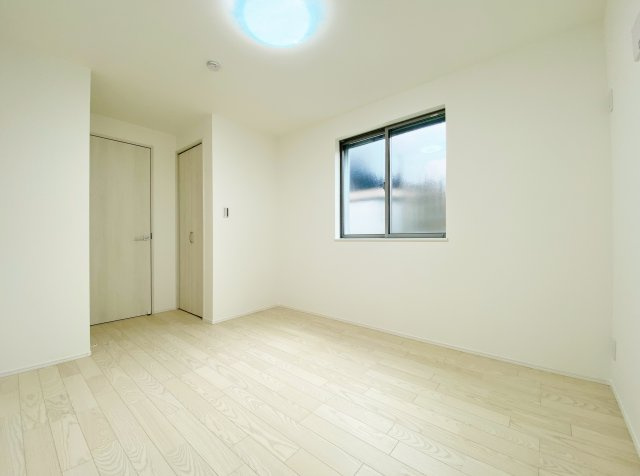練馬区平和台2丁目 全3棟 B号棟の洋室|居室は4部屋ございます
お子様の成長に合わせてプライベートルームを作ったり、書斎やテレワークルーム、趣味のお部屋として活用いただけます
暮らしやすさを追求した快適設計です
