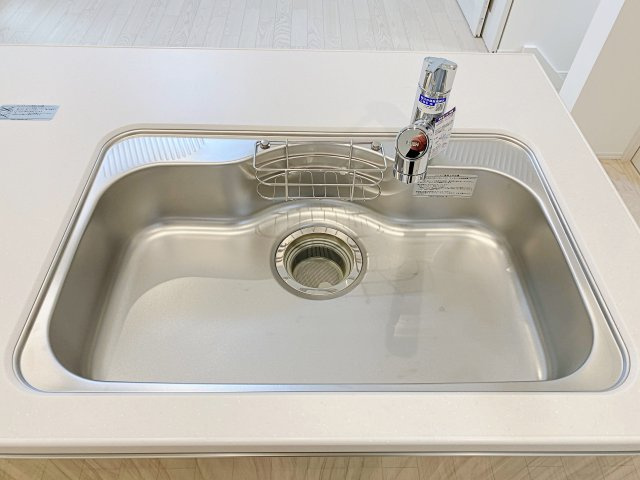 練馬区平和台2丁目 全3棟 B号棟のキッチン|【浄水器】
クリアな水が毎日使え、見た目にもスマートな浄水器一体 