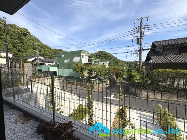 鎌倉市浄明寺４丁目1期　新築戸建　全２棟２号棟の庭|リビングからの眺め