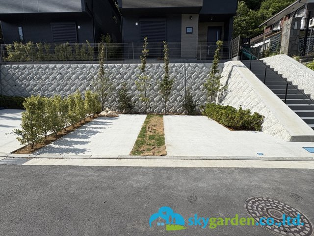 鎌倉市浄明寺４丁目1期　新築戸建　全２棟２号棟の駐車場|車種により並列２台駐車可能