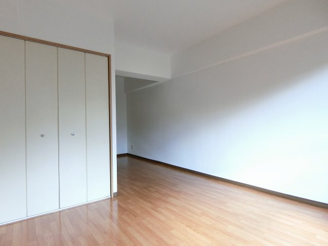 ガーデンハイツ朝妻の居間・リビング|清潔感のあるお部屋です♪