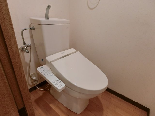 ガーデンハイツ朝妻のトイレ|温水洗浄便座付きのトイレです♪