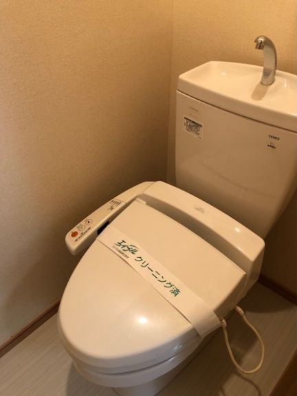 サテライトのトイレ|独立型のトイレルーム☆温水洗浄便座☆
