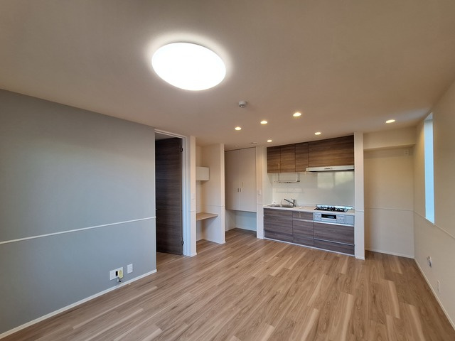 ベルジュ柏旭町の居間・リビング|★二面採光の明るいお部屋★