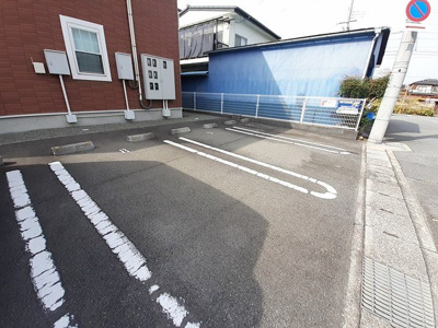 【駐車場】 | メゾンド　サンセールＢ | 駐車場があるので、車を買う予定の方も安心です