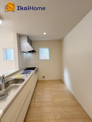 神戸市垂水区千鳥が丘２丁目３期　全２棟１号棟　新築戸建のキッチン|【ホームページに現地動画掲載中】●年中無休：当日予約可●キッチン同色のカップボードご依頼も承ります