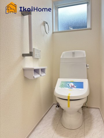 神戸市垂水区千鳥が丘２丁目３期　全２棟１号棟　新築戸建のトイレ|【ホームページに現地動画掲載中】●年中無休：当日予約可●1階・2階ウォッシュレット付のお手洗い。