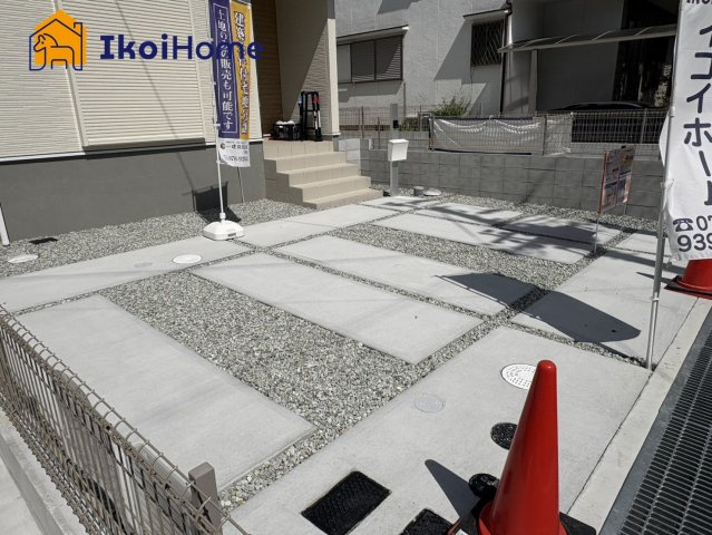 神戸市垂水区千鳥が丘２丁目３期　全２棟１号棟　新築戸建の駐車場|【ホームページに現地動画掲載中】●年中無休：当日予約可●駐車場は並列2台になります。普通車2台可能！