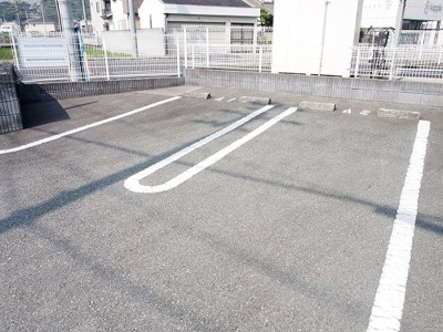 【駐車場】 | ブリーゼ | 駐車スペースもあります