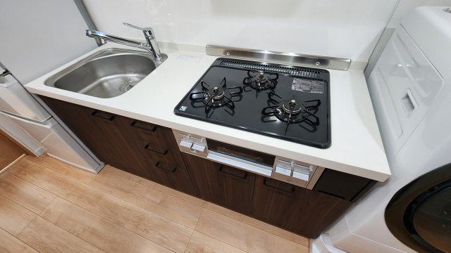 板橋マンションのキッチン|3口ガスコンロ＋グリル付き