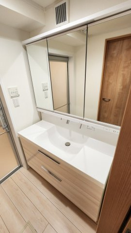 板橋マンションの独立洗面台