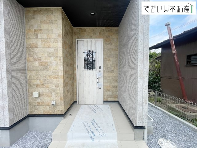 【玄関】 | blooming garden久喜市本町5丁目4期　新築住宅 | 現地(2026年7月撮影)