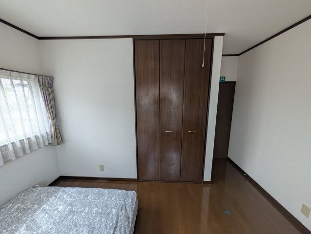 朝倉郡筑前町野町　中古戸建の洋室|バルコニーに面している6.5帖の洋室です。