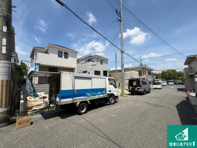 大阪狭山市西山台　第1期　新築一戸建ての前面道路含む現地写真|周辺は落ち着いた街並みの住宅地！子育てがしやすい住環境です！まだ未完成ですが、現地でしかわからない事もございます。是非一度ご覧ください。