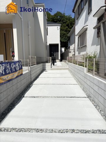 神戸市垂水区千鳥が丘２丁目３期　全２棟2号棟　新築戸建の駐車場|【ホームページに現地動画掲載中】●年中無休：当日予約可●駐車場は縦列2台になります。普通車2台可能。