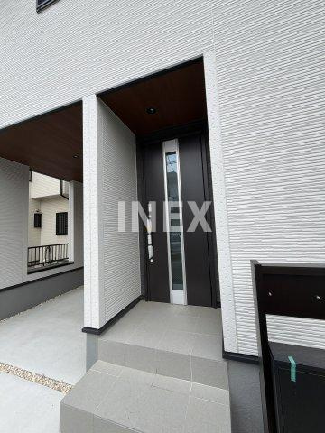 横浜市鶴見区東寺尾１丁目の一戸建てのエントランス