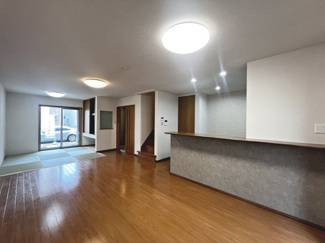 【居間・リビング】 | 土塔町　中古一戸建