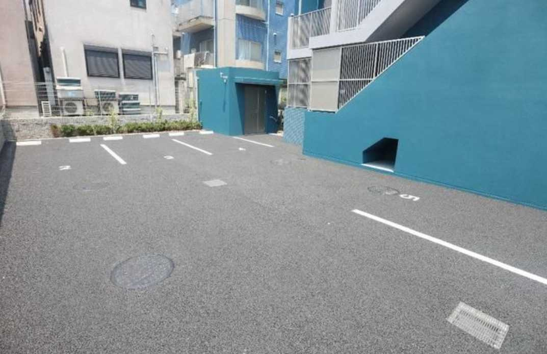 ベルメゾン若林　ウォークインクローゼット　最上階　角部屋の駐車場
