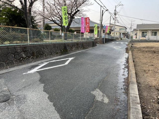 鳥栖市宿町　売り土地の前面道路含む現地写真