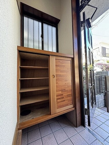 練馬区下石神井１丁目１５番戸建の玄関|下足入　※前回募集時2024年2月撮影