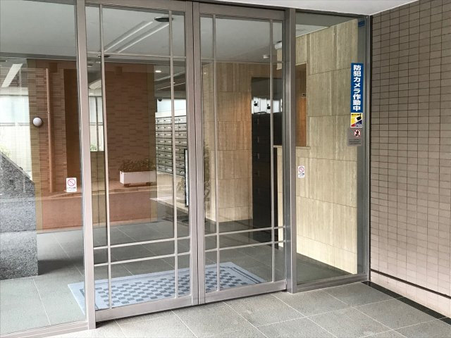 ロイヤルステーション中村橋のエントランス