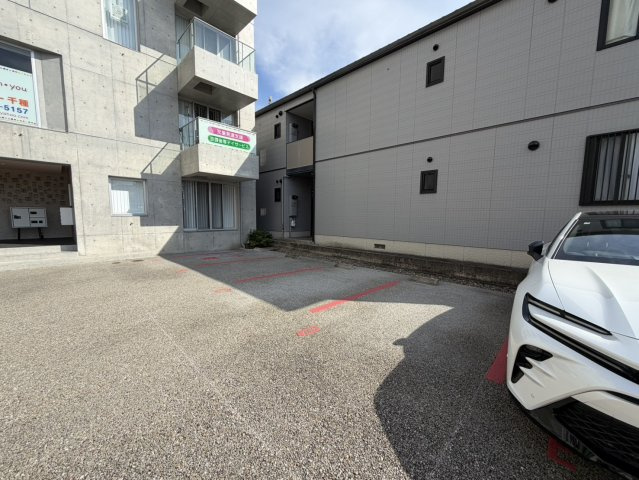 TASHIRO71の駐車場