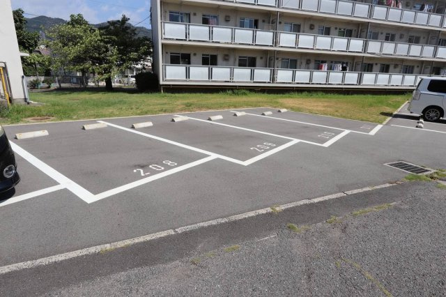 ビレッジハウス井口3号棟の駐車場