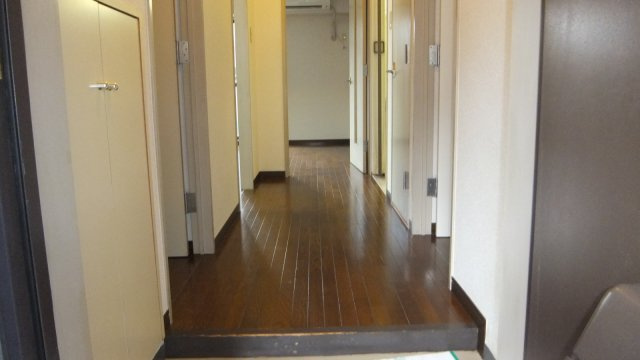 ソレーユ西船橋の玄関|玄関から室内