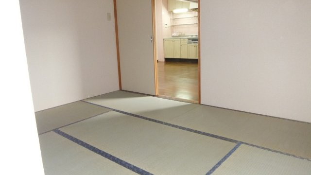 ソレーユ西船橋の居間・リビング|和室６帖有ります