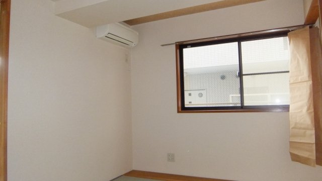 ソレーユ西船橋の寝室|室内にはエアコンが有ります