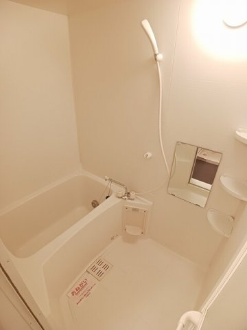 イリス　セゾン　Ｂの浴室|コンパクトで使いやすいお風呂です