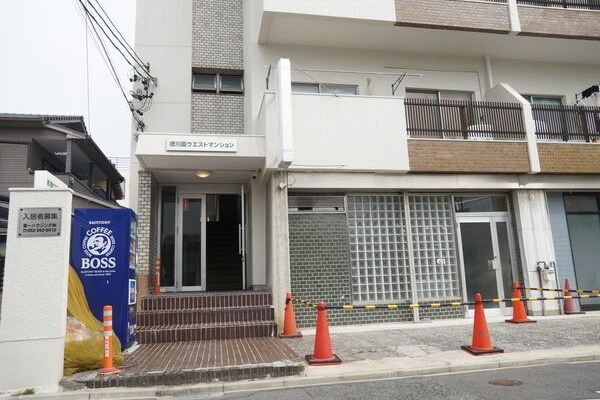 徳川園ウエストマンションのエントランス