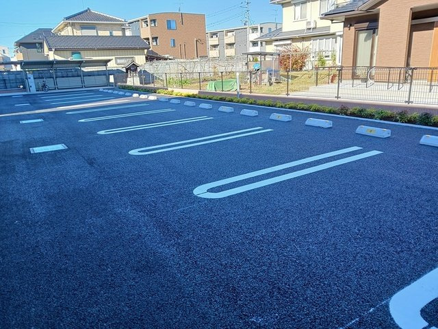 サージュⅤの駐車場